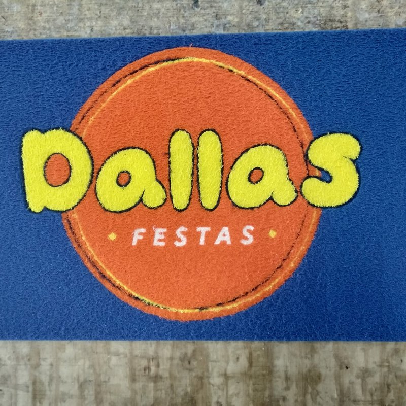 Tapete para comércio - Dallas Festas